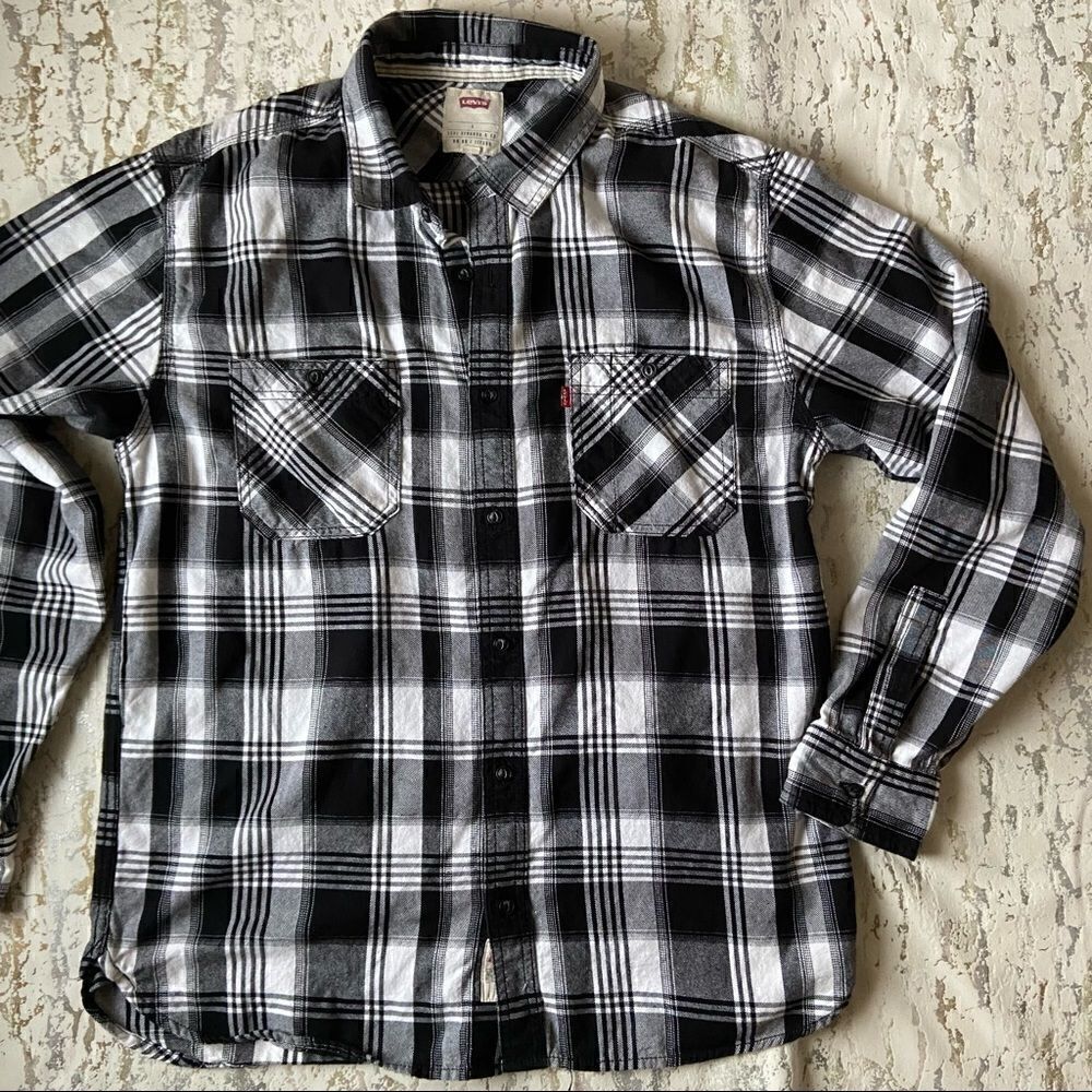 Levi’s Buffalo Check Plaid Button Down - Picture 6 of 8